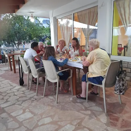 Florand Sela Apartment Ksamil